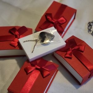 gorgeous mom and sister pendants